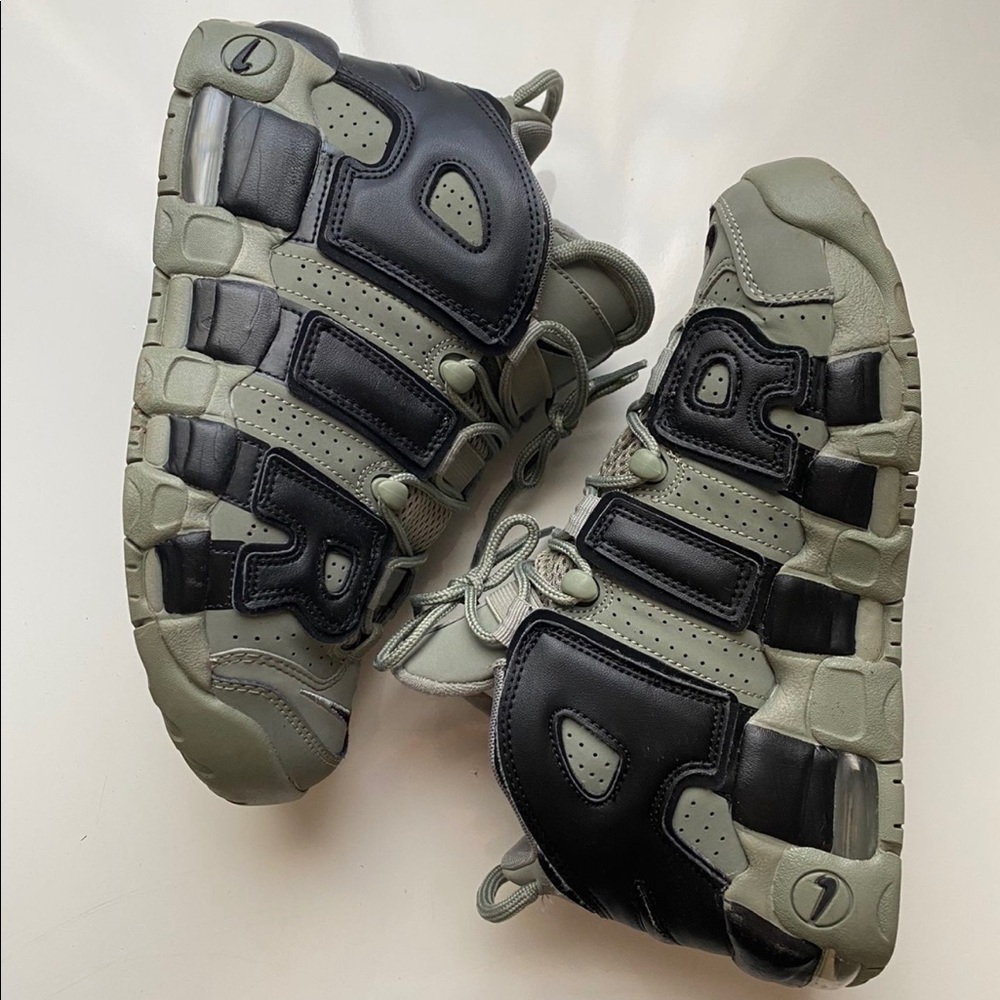Nike Uptempos size 6